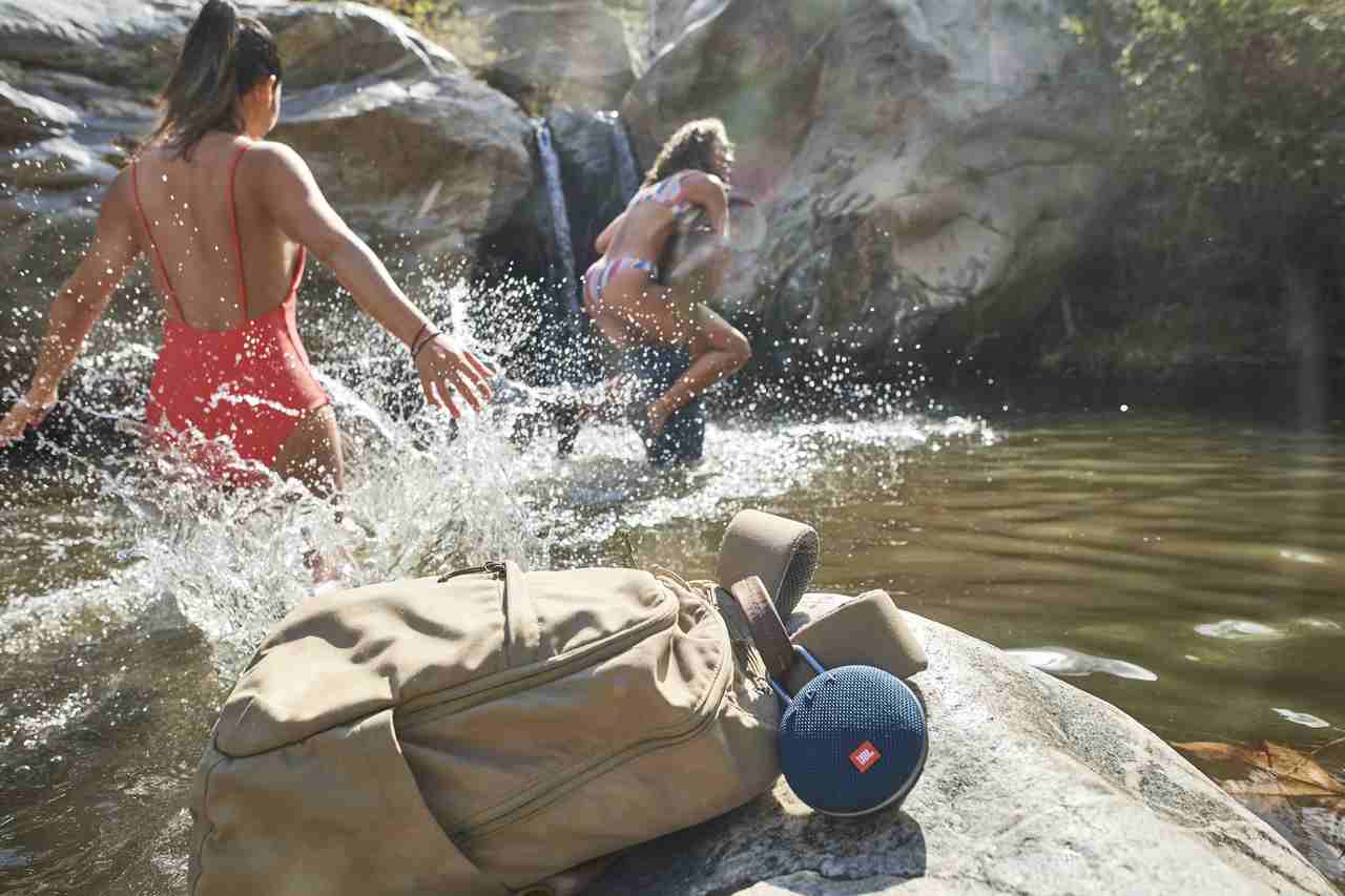 JBL Clip 3 Ocean Blue Swimming Hole 04 385 x1