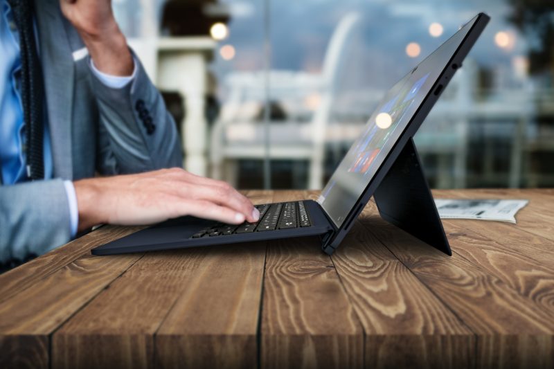 2018 08 29 Toshiba Portege X30T E Tabletop Mezczyzna