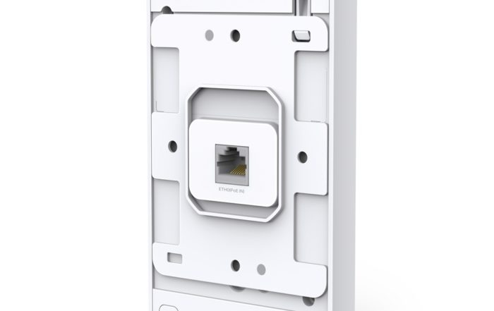 EAP225 WALL EU 2.0 02 large 1532072874532e