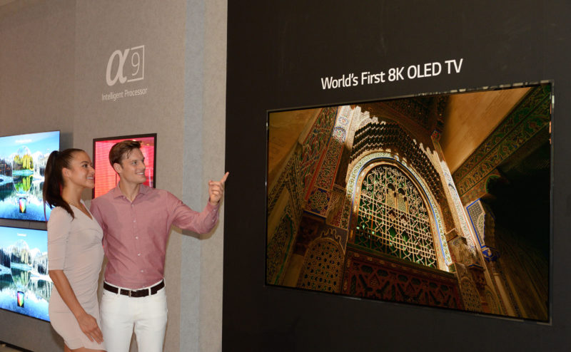 LGE 8K OLED 01