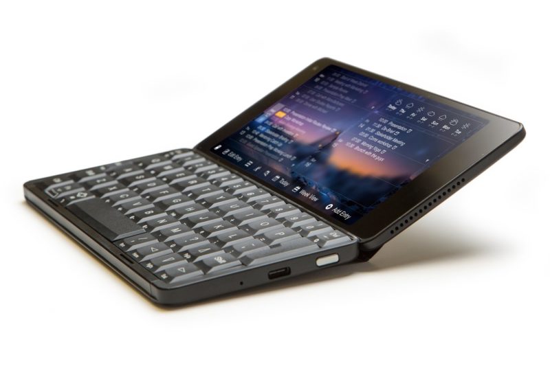 Brytyjski startup Planet Computers przedstawił smartfon z fizyczną klawiaturą 1
