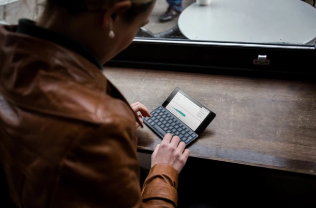 Brytyjski startup Planet Computers przedstawił smartfon z fizyczną klawiaturą