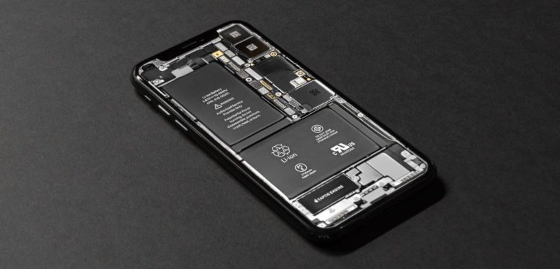 Dyrektor generalny firmy Apple Tim Cook powiedział, że w bieżącym kwartale przychody spółki spadną do $9 mld z powodu słabego popytu na iPhone, co częściowo jest związane z programem wymiany akumulatorów.