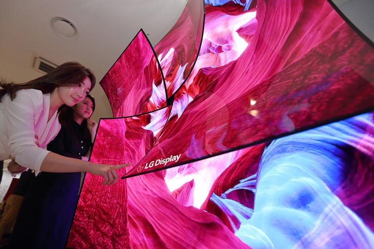 LG na targach CES 2019: składany telewizor, panel 8K OLED i inne nowości