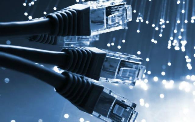 Polska przyspiesza z szybkim Internetem