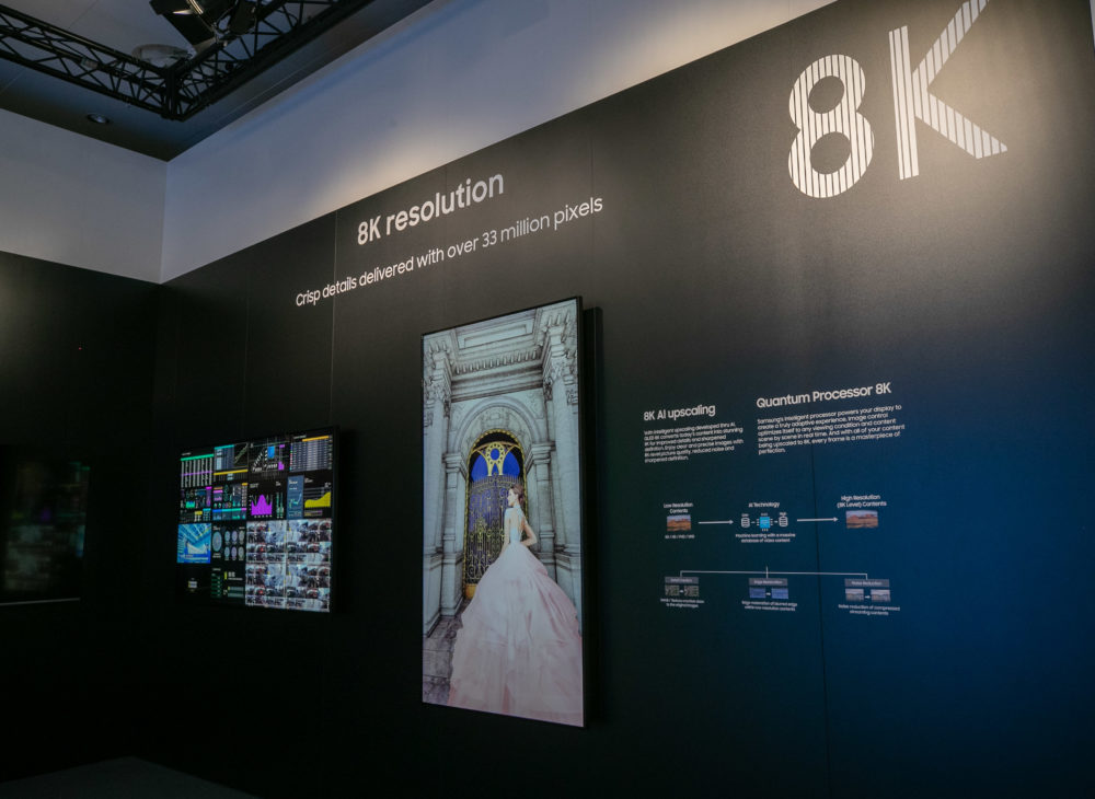 QLED 8K Signage 2