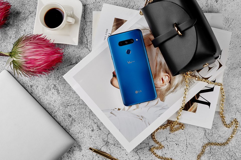LG V40 ThinQ debiutuje w Polsce. Pięć aparatów, sztuczna inteligencja i najlepsza jakość dźwięku 1