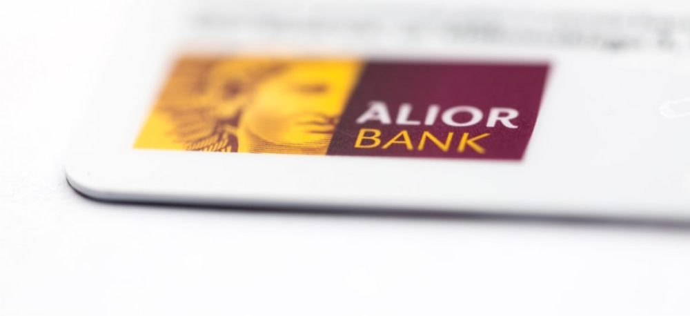 Klienci Alior Banku coraz bardziej mobilni. W trzecim kwartale tego roku płacili smartfonem prawie co sekundę