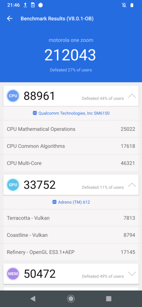 Wymiary Motoroli One Zoom to 75 x 158 x 8,8 mm, a waga 190 g. Telefon nie należy do najmniejszych, ale mimo wszystko dobrze leży w dłoni.