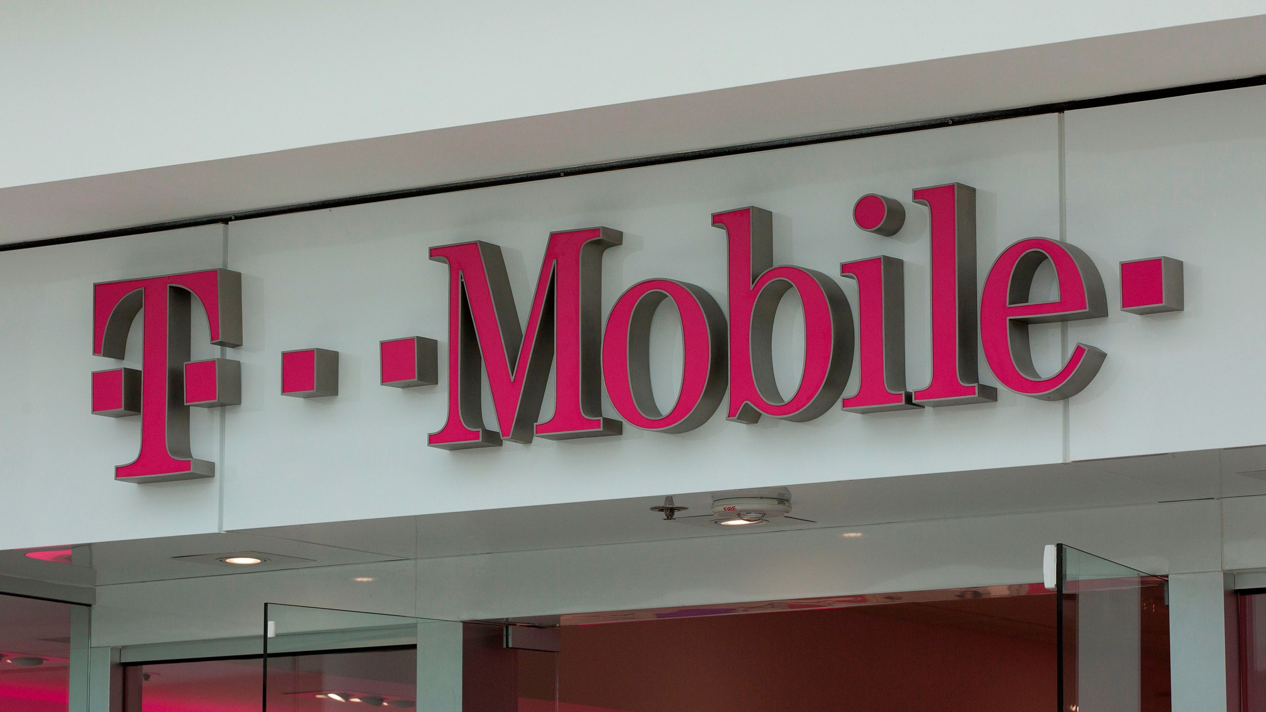 T-Mobile będzie świadczyć usługi na wszystkich sieciach fiberhost