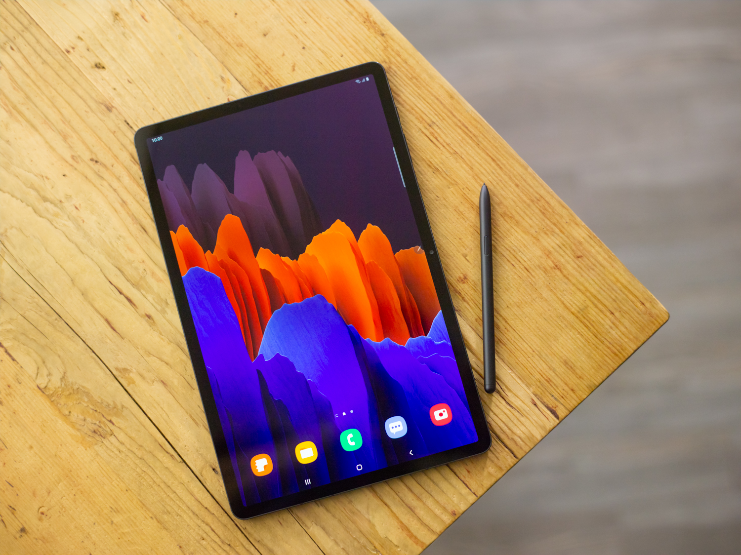 009 GalaxyTabS7plus lifestyle image