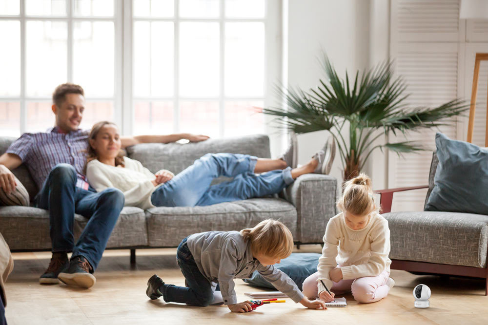 Nietypowi pomocnicy typowej rodziny. Jakie rozwiązania smart home warto wdrożyć w swoim domu?