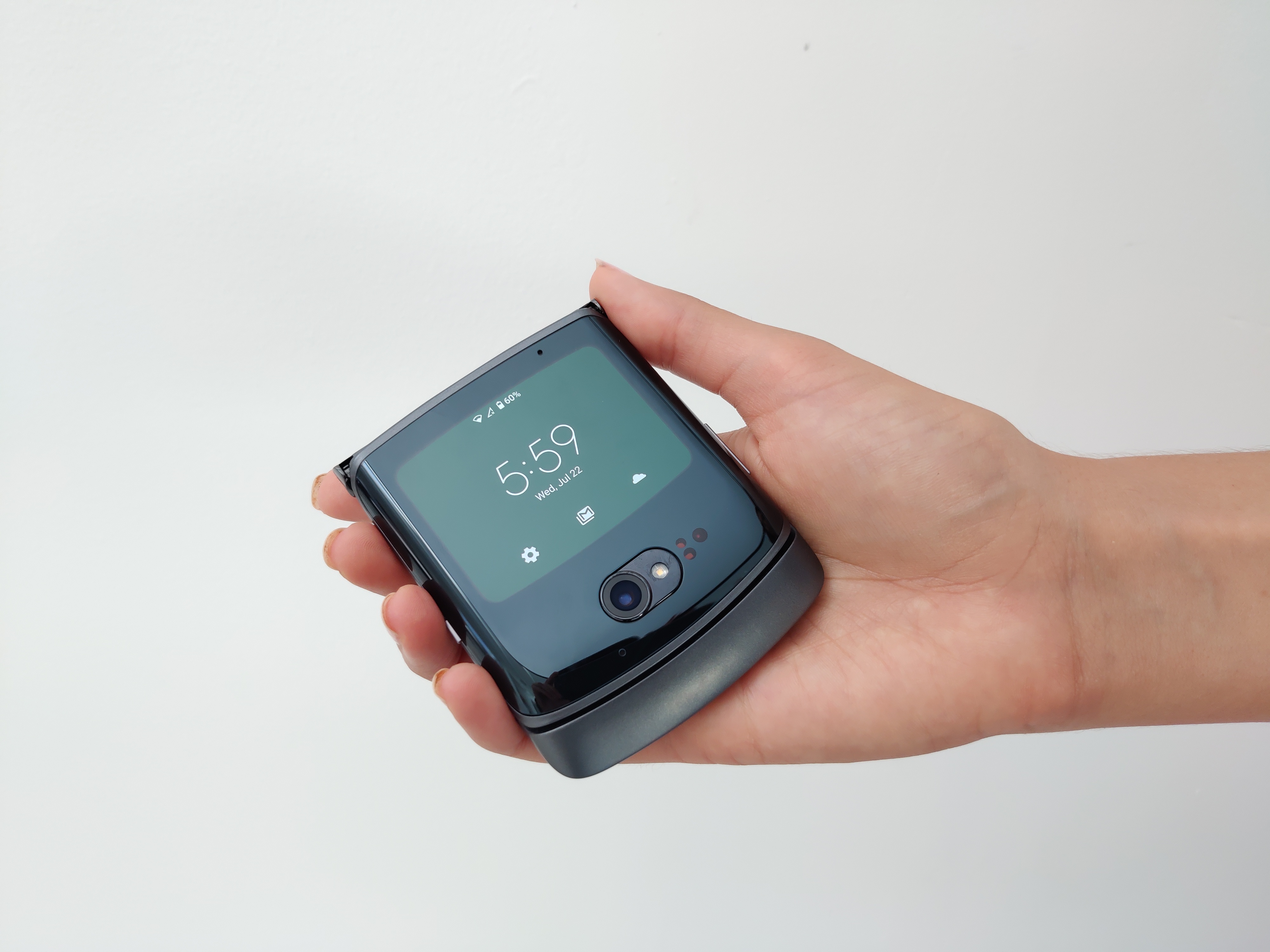 Copy of motorola razr 5G Gallery Shoot Interactive QVD (1)