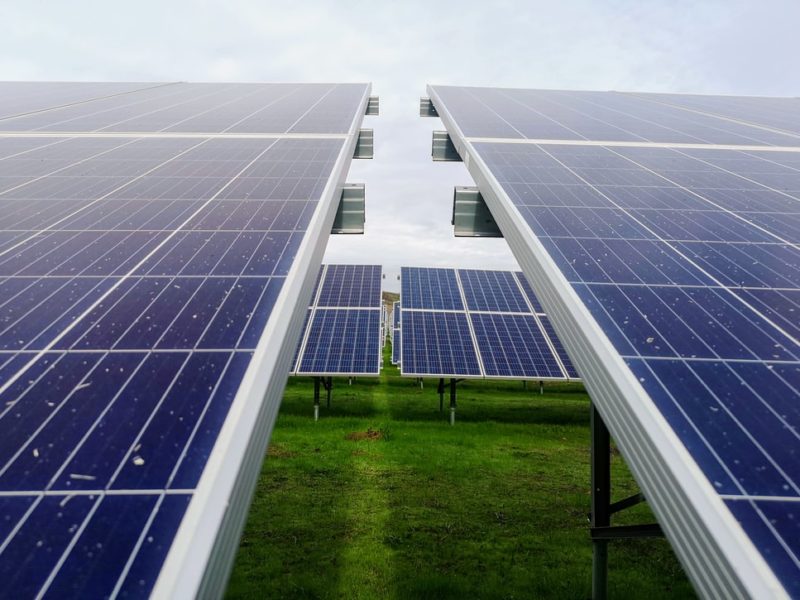 Bank BNP Paribas kontynuuje współpracę z Qair. 460 mln złotych na energetykę odnawialną
