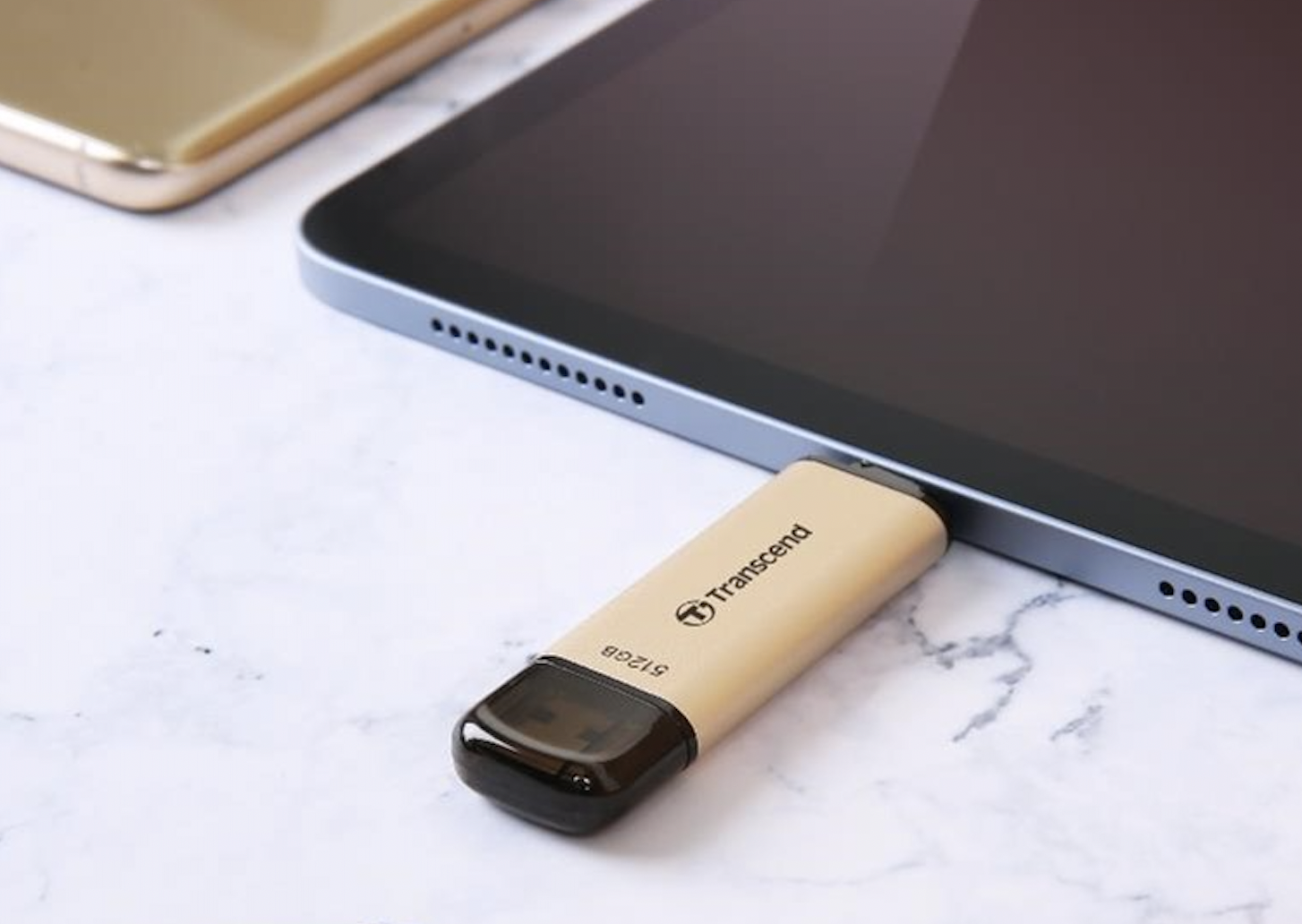 Więcej niż zwykły pendrive – elegancki nośnik z podwójnym złączem USB od TRANSCEND