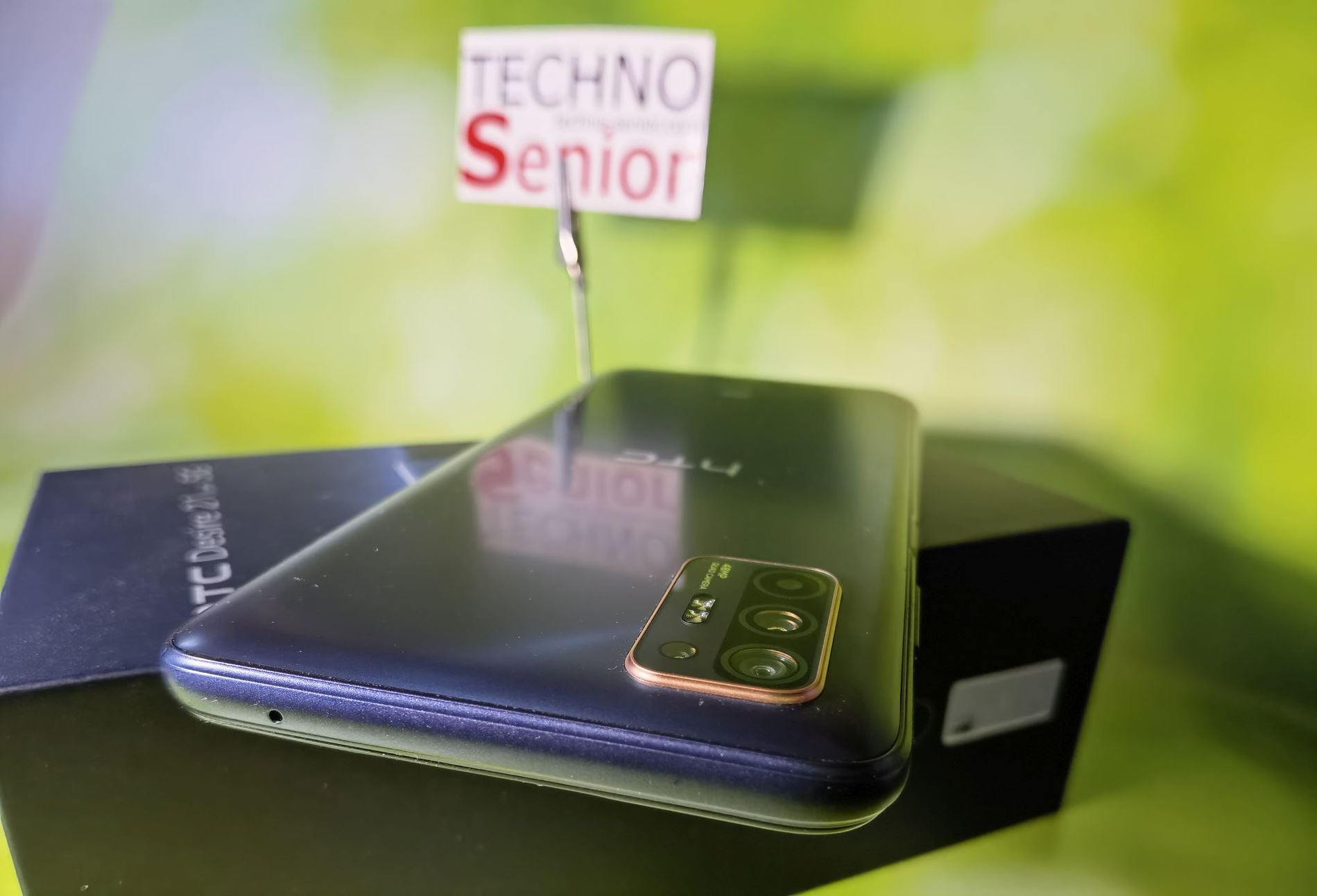 HTC Desire 21 Pro   016