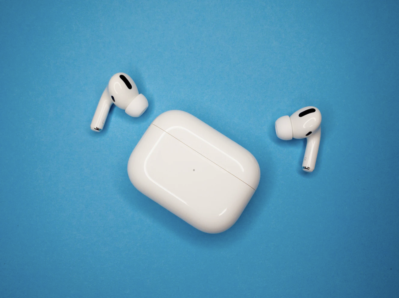 Nowe bezprzewodowe słuchawki Apple zaczną śledzić ruchy użytkowników