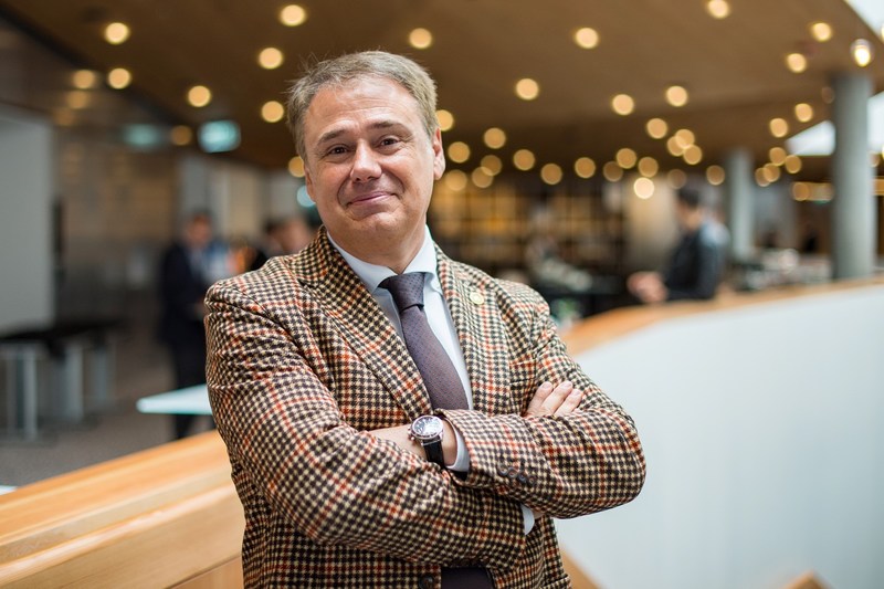 Epson świętuje swoje 20-lecie w roli światowego lidera produkcji projektorów