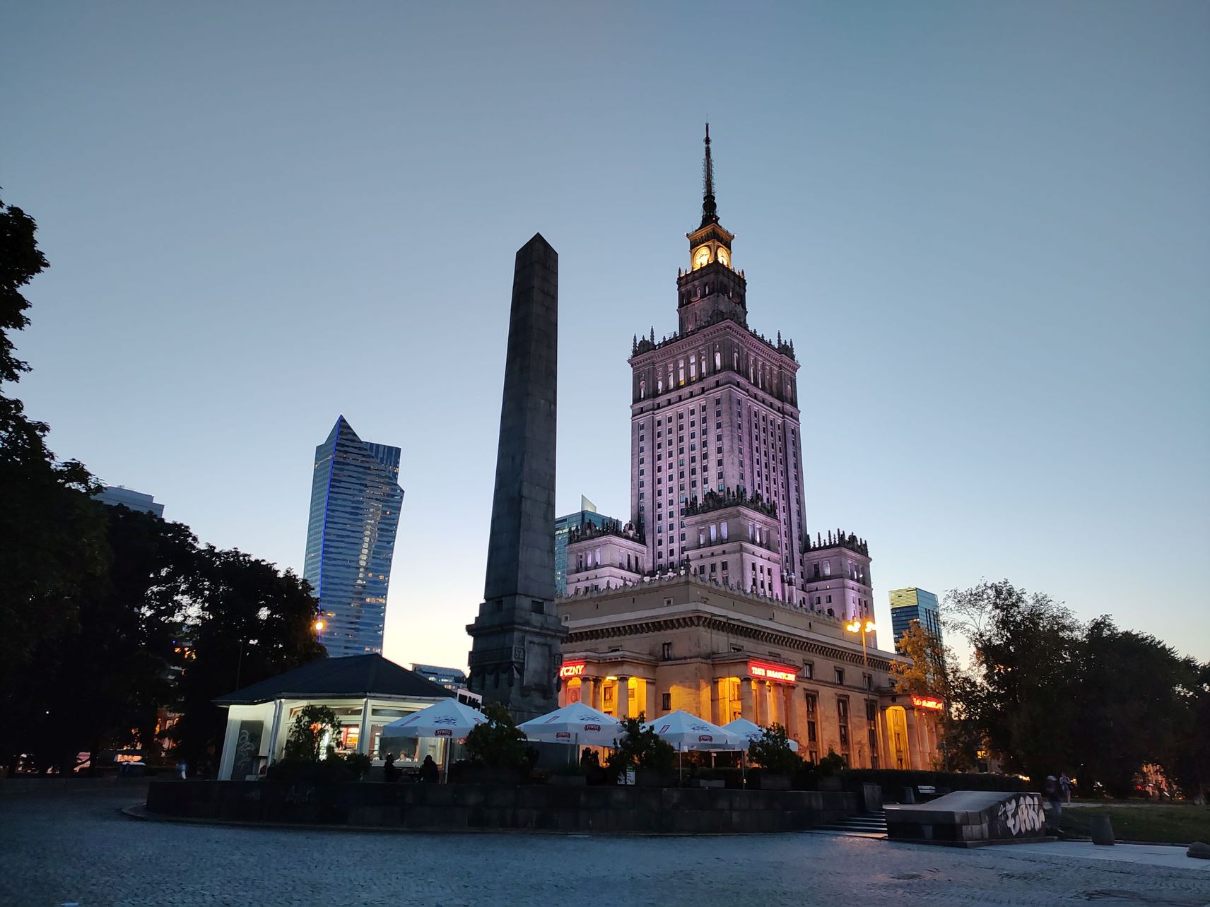 Motorola Edge 20 pro   010