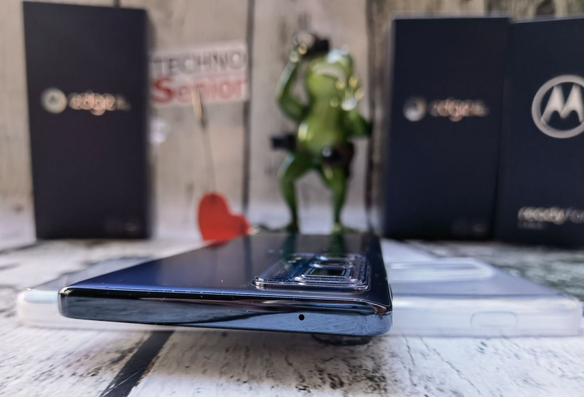 Motorola Edge 20pro   022