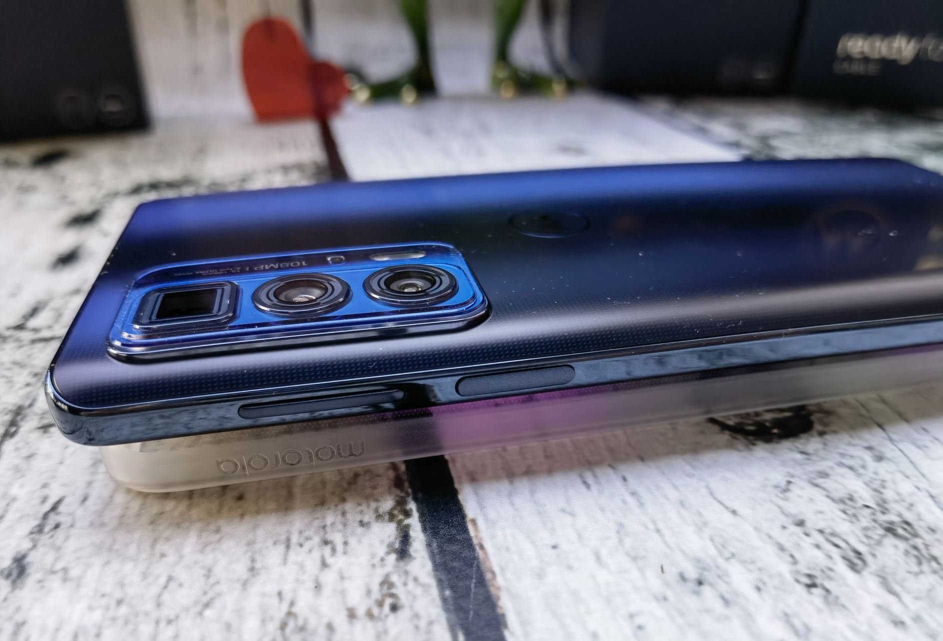 Motorola Edge 20pro   024