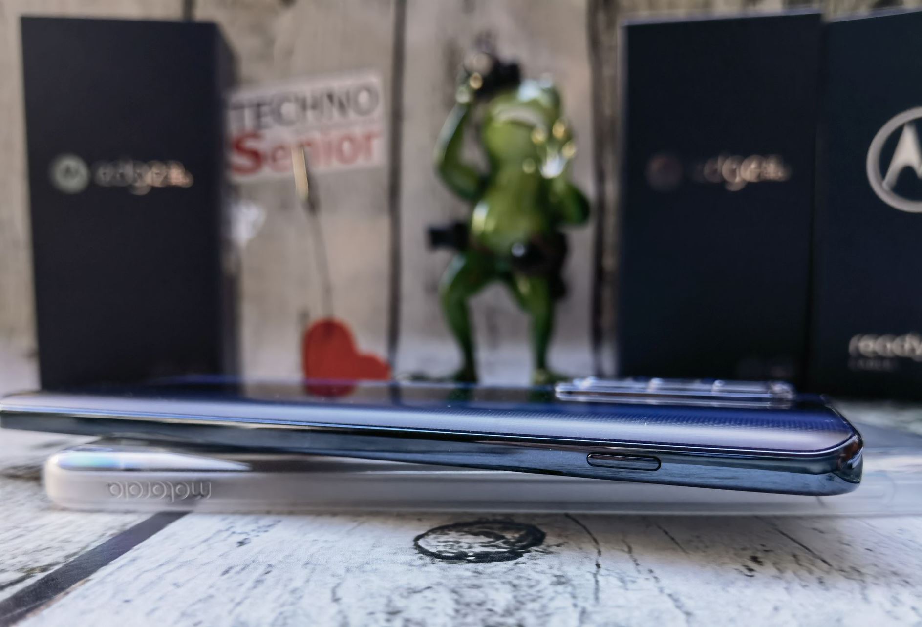 Motorola Edge 20pro   027