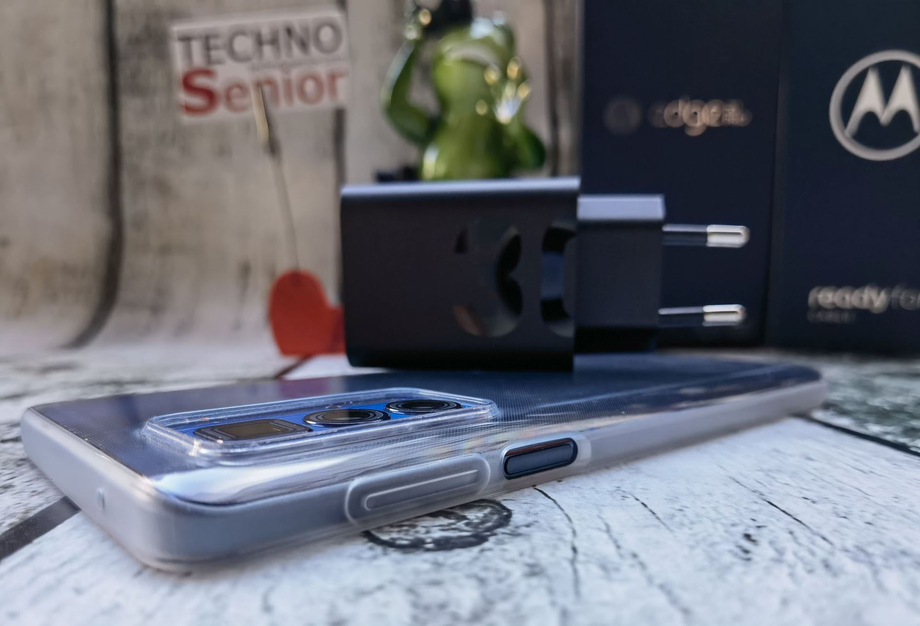 Motorola Edge 20pro   042