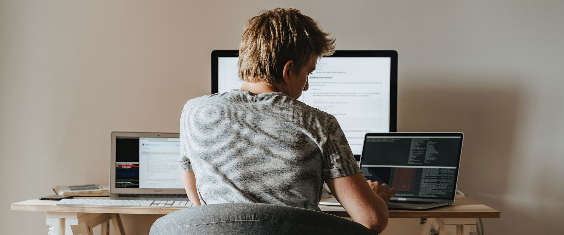 Droga do pracy hybrydowej – Polacy o modelach pracy