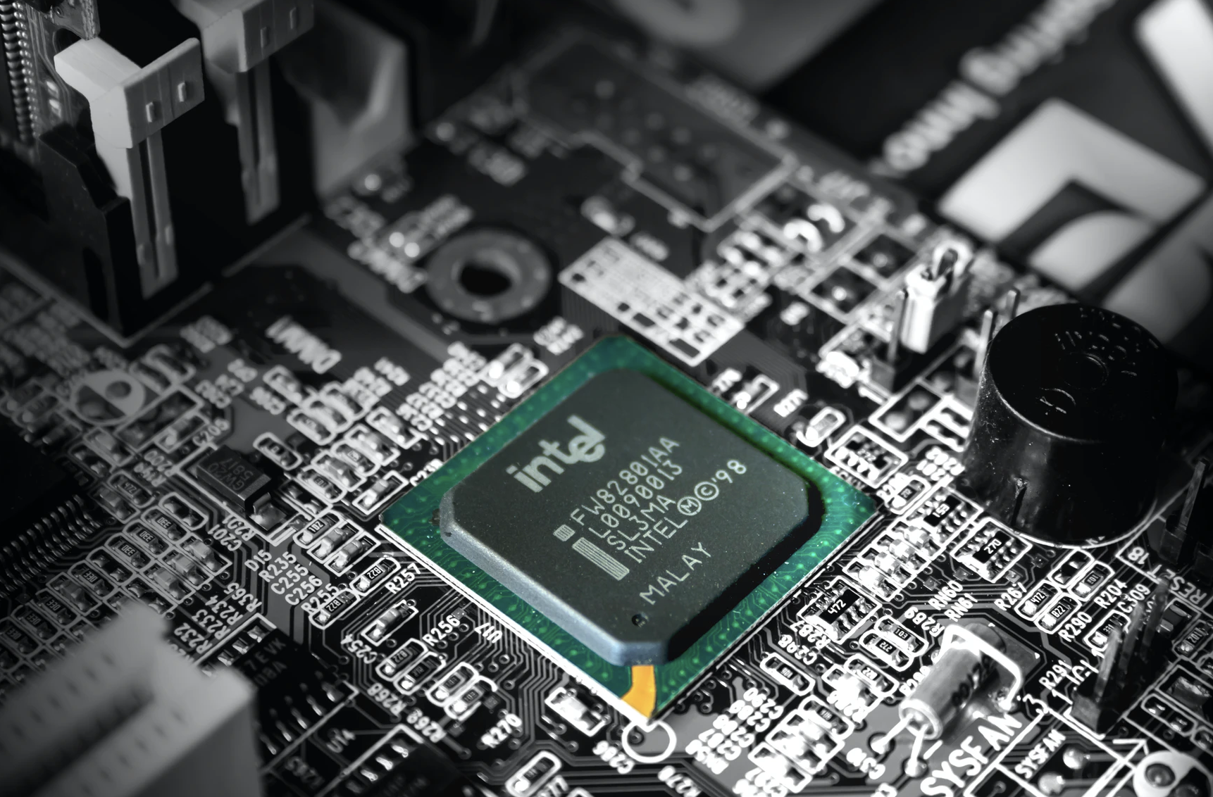 AMD i Intel wstrzumają dostawy swoich produktów do Rosji