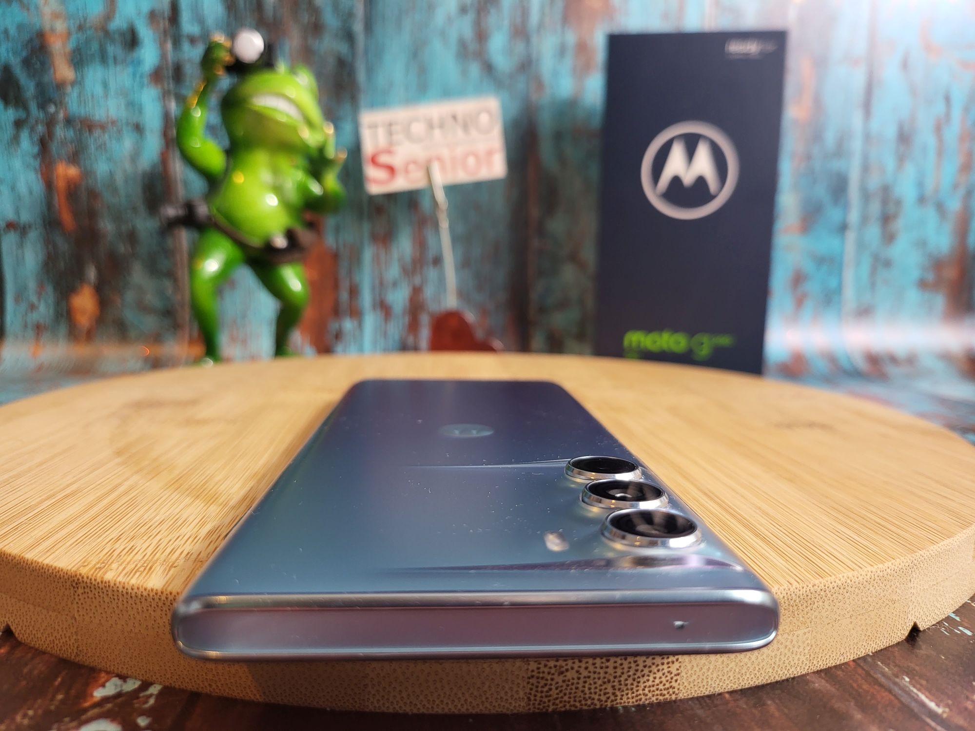 Motorola moto g200   010
