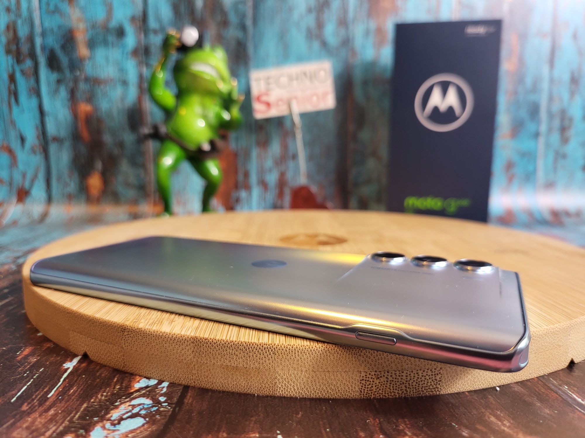 Motorola moto g200   011