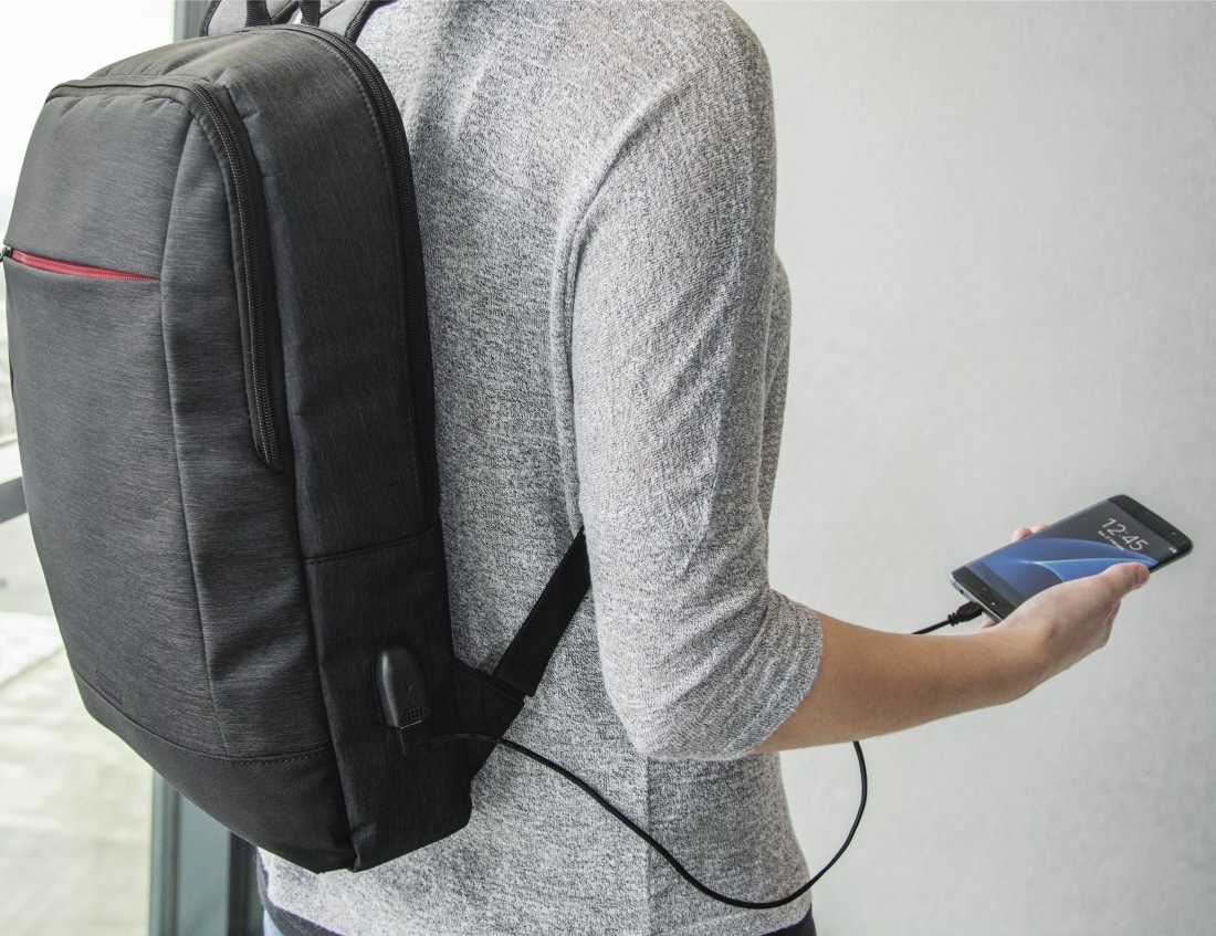 Plecak z ... gniazdem USB do ładowania telefonu – Nietypowe nowości do spakowania laptopów od marki Hama