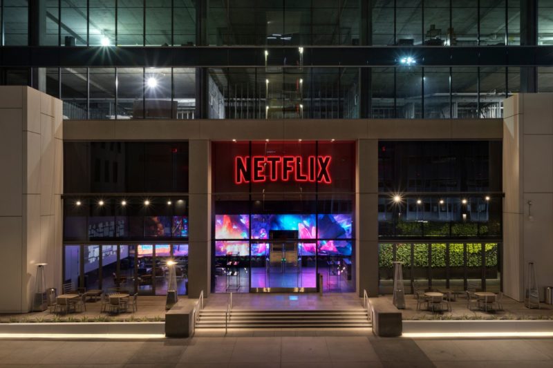 Netflix nawiązuje współpracę z firmą Microsoft w ramach tworzenia nowego abonamentu z reklamami