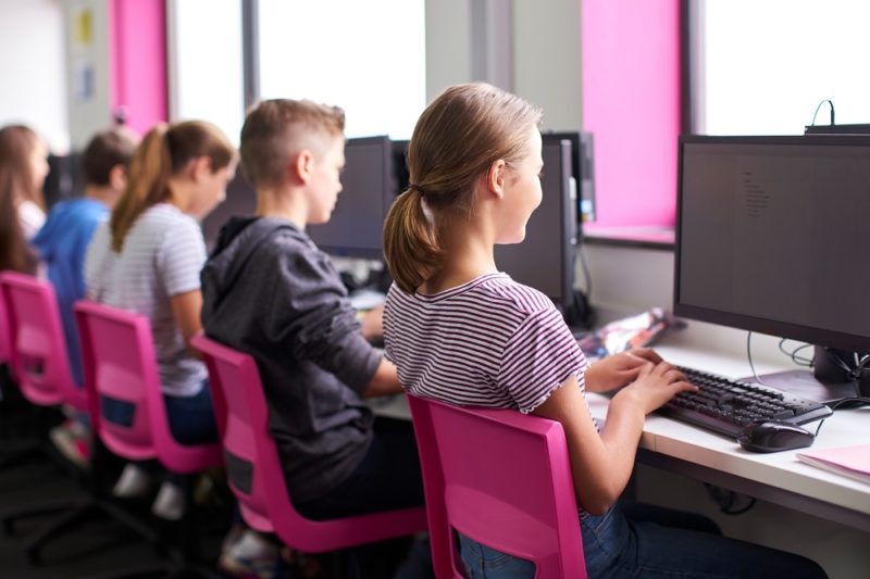 Poufne dane uczniów na celowniku – Szkoły oblewają egzamin z cyberbezpieczeństwa