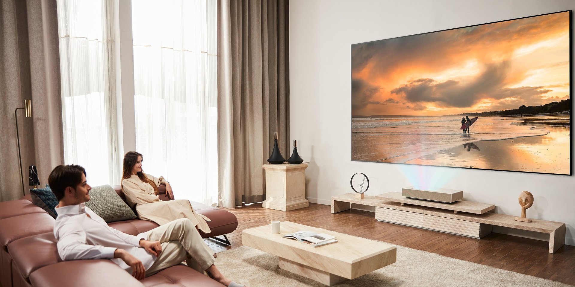 Kino z 120-calowym ekranem w Twoim domu – Już w sprzedaży najnowszy projektor LG CineBeam