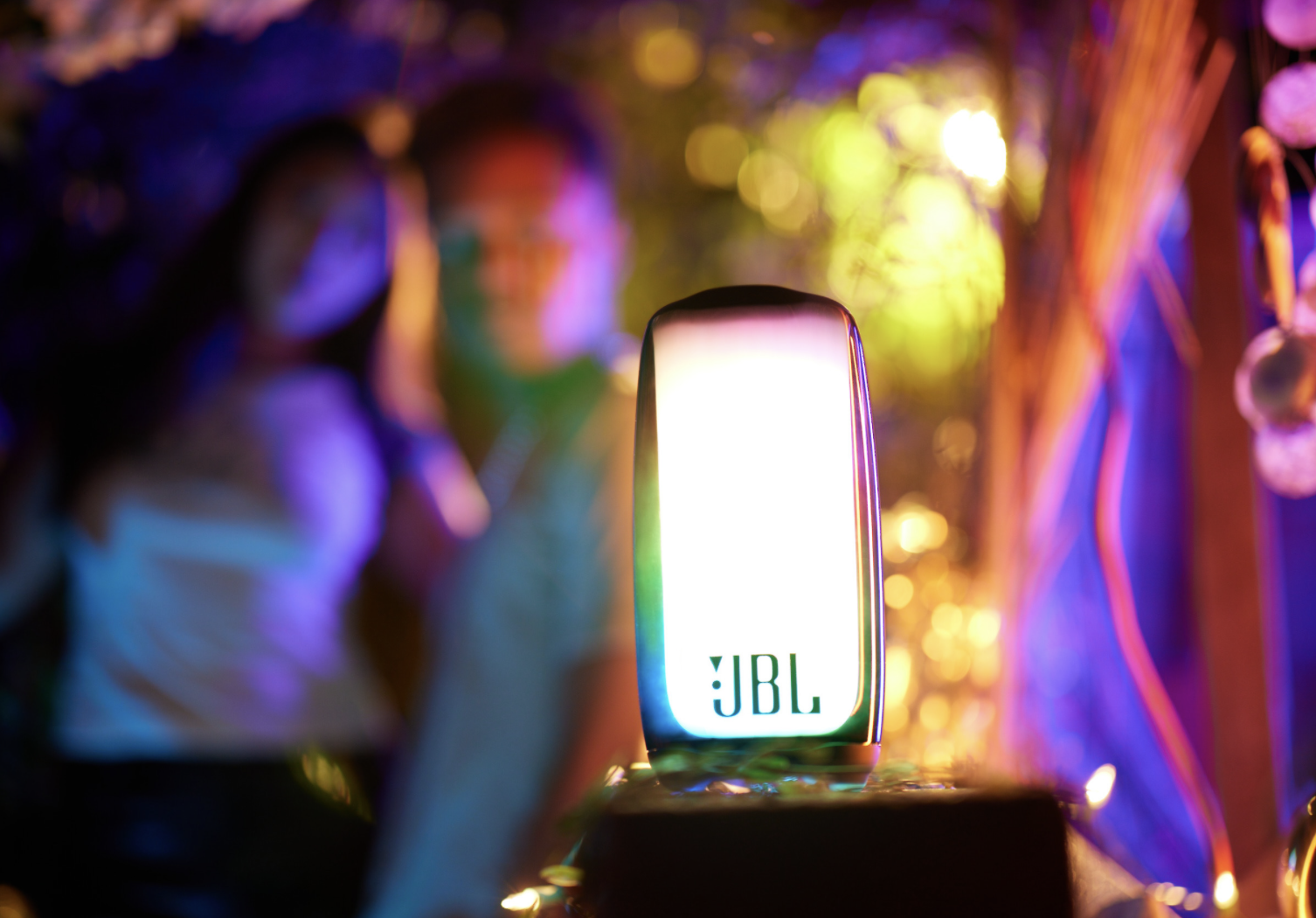 JBL Pulse 5 to przenośny głośnik Bluetooth z efektami świetlnymi