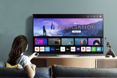 Firma LG Electronics zaprezentowała swoje telewizory na rok 2023, na czele z najbardziej zaawansowaną linią OLED. Dzięki najwyższej jakości obrazu z samoświecącymi pikselami, wydajnym technologiom jego przetwarzania oraz udoskonalonej platformie webOS oferującej jeszcze więcej inteligentnych funkcji i usług, najnowsze modele sprawiają, że komfort oglądania jest imponujący jak nigdy dotąd.
