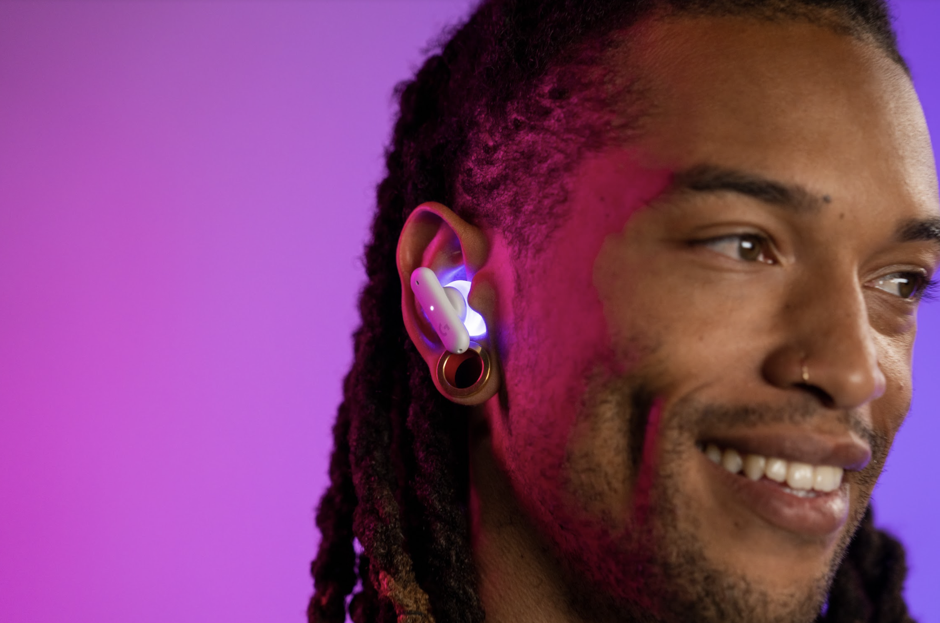 Logitech G wprowadza na rynek pierwsze w historii bezprzewodowe słuchawki douszne dla graczy – Logitech G FITS