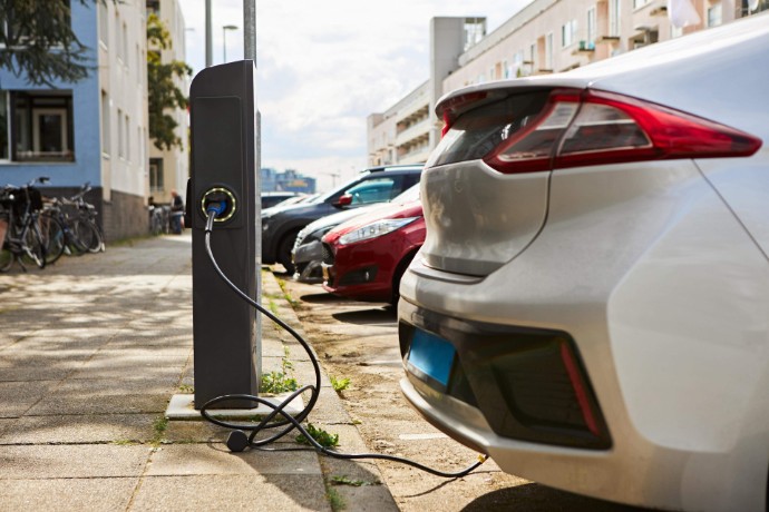 Liczba pojazdów o napędzie elektrycznym na świecie wzrosła do niemal 27 milionów – Raport EY i Eurelectric