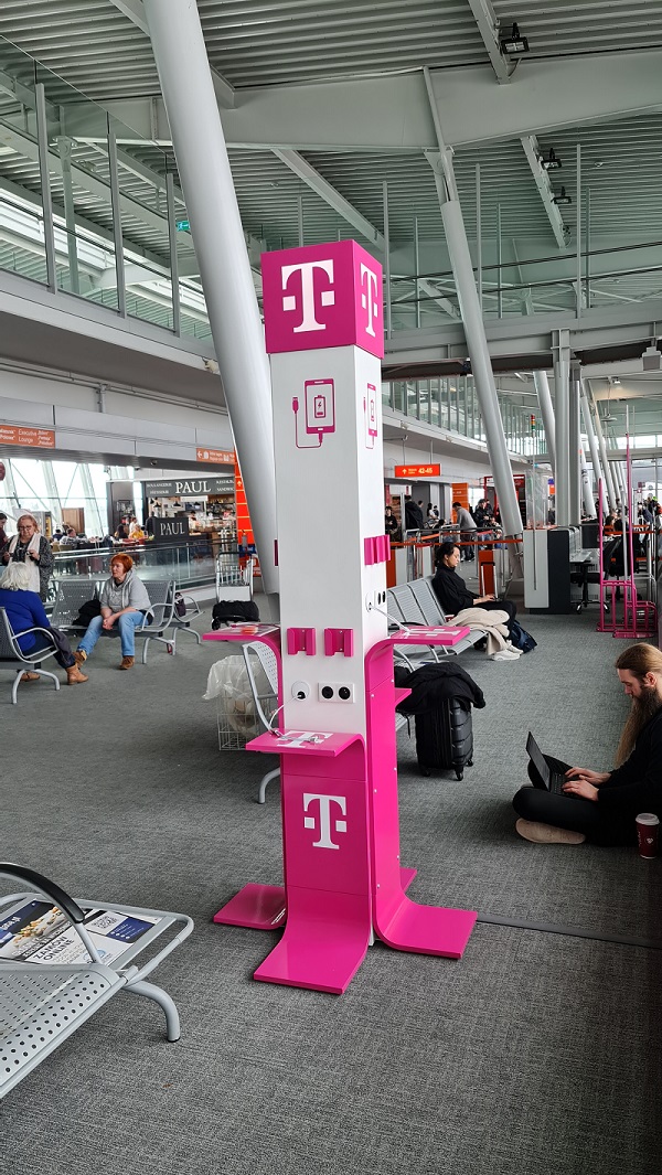 lotnisko chopina w warszawie z nowymi stacjami ladujacymi od t mobile 1
