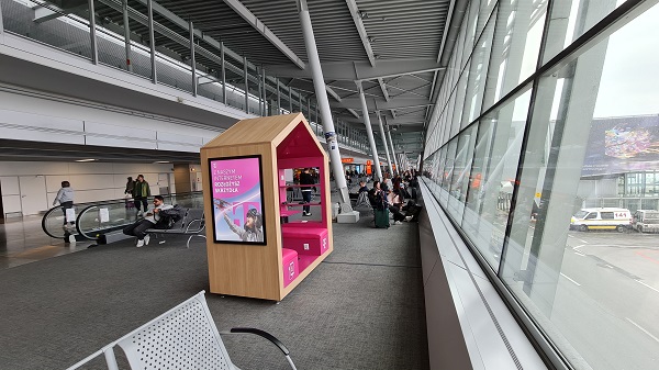 lotnisko chopina w warszawie z nowymi stacjami ladujacymi od t mobile 4