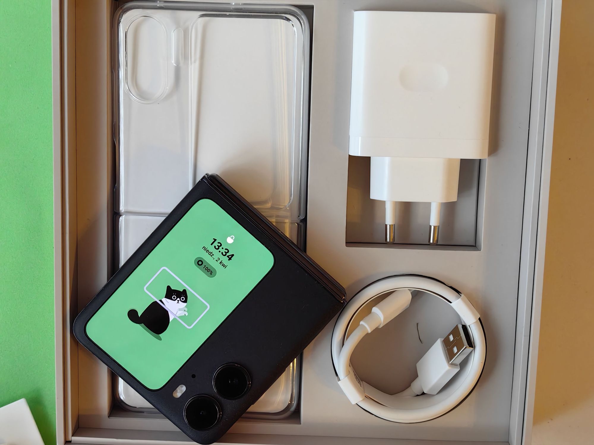 Oppo Find N2 Flip    tel 003