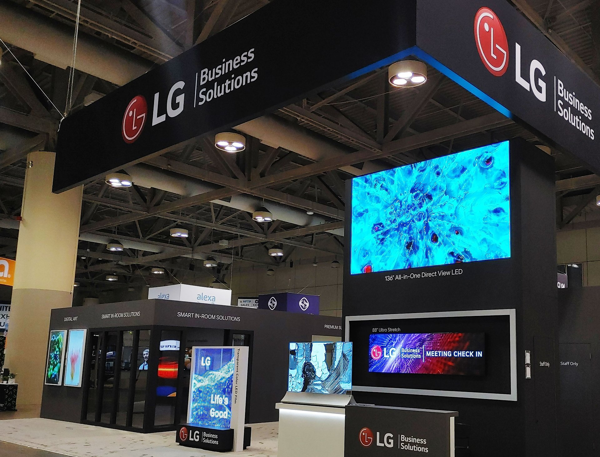LG na targach HITEC 2023 prezentuje pierwsze telewizory hotelowe z Apple AirPlay