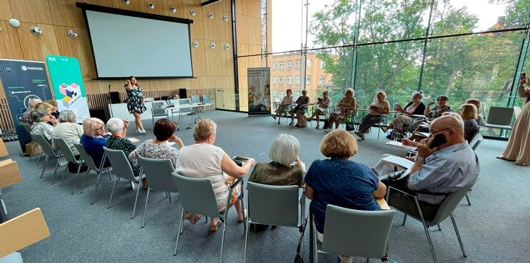 Orange: Edukacja cyfrowa seniorów