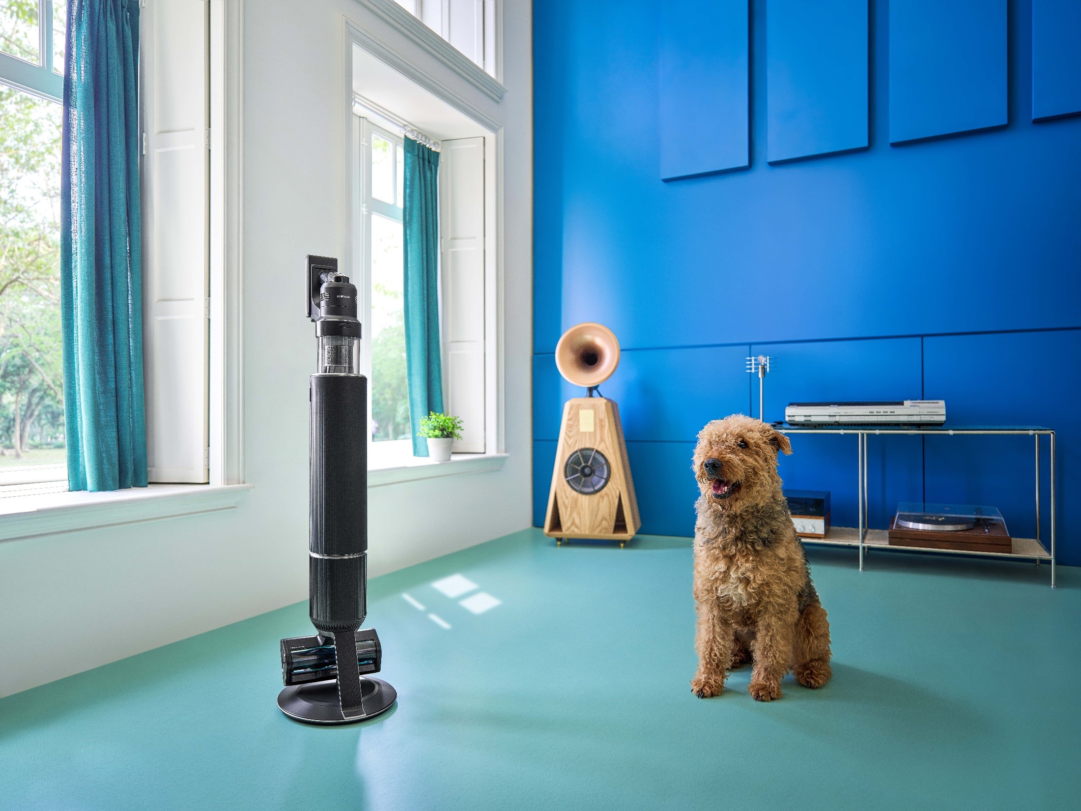 BESPOKE Jet AI Black Lifestyle KV Product 5 Dog Included min 1 1