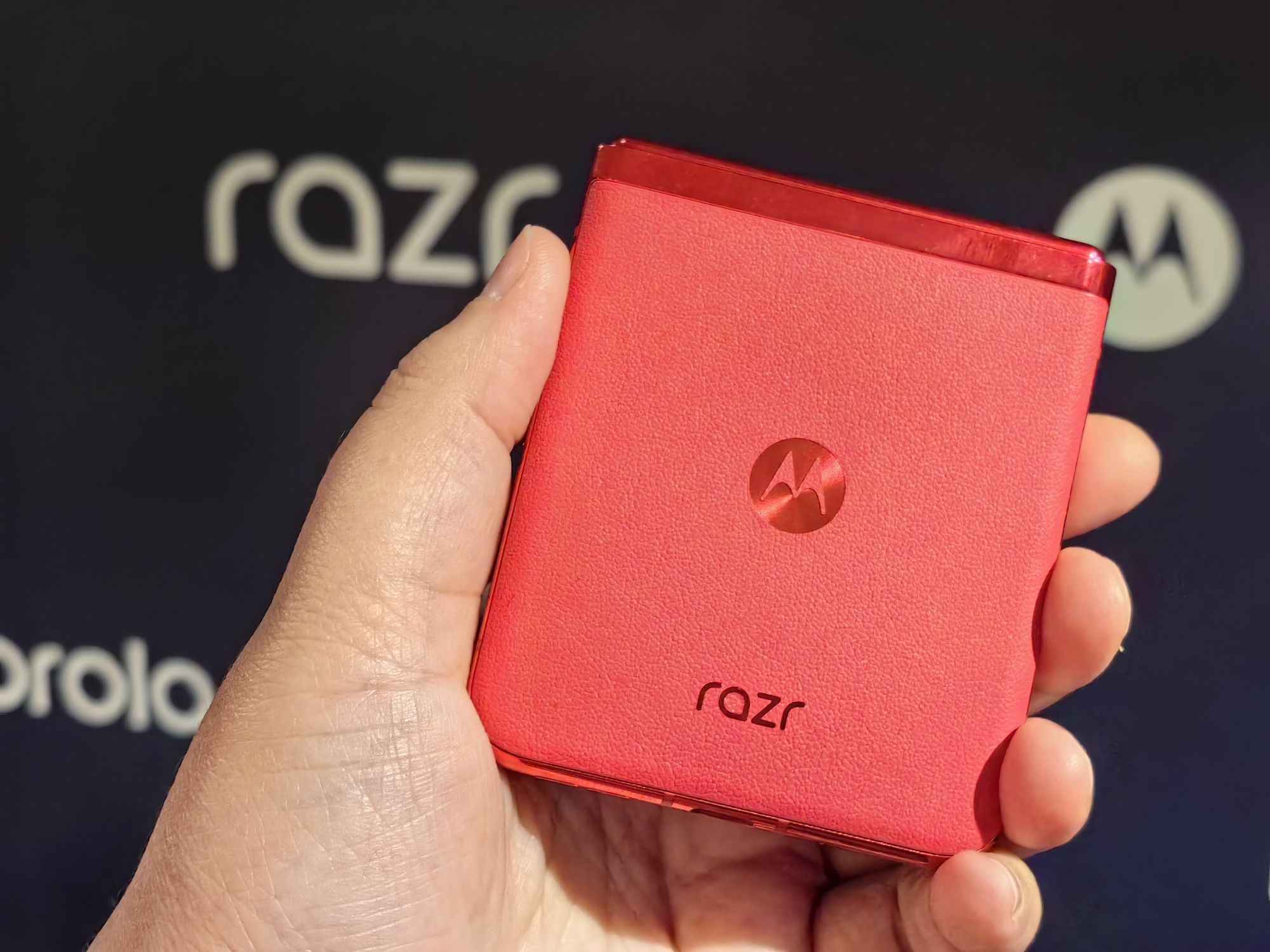 Motorola razr 40 ultra   tel  002