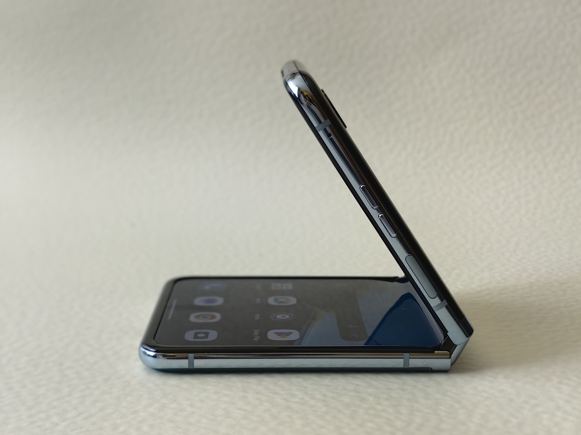 Motorola razr 40 ultra   tel  051