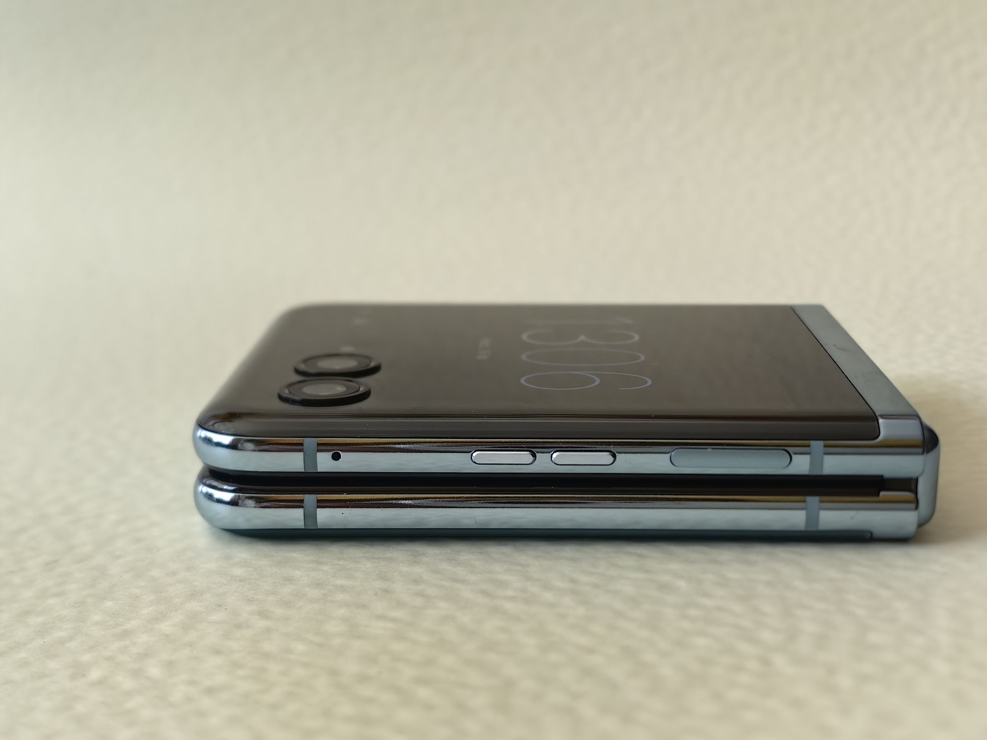 Motorola razr 40 ultra   tel  052