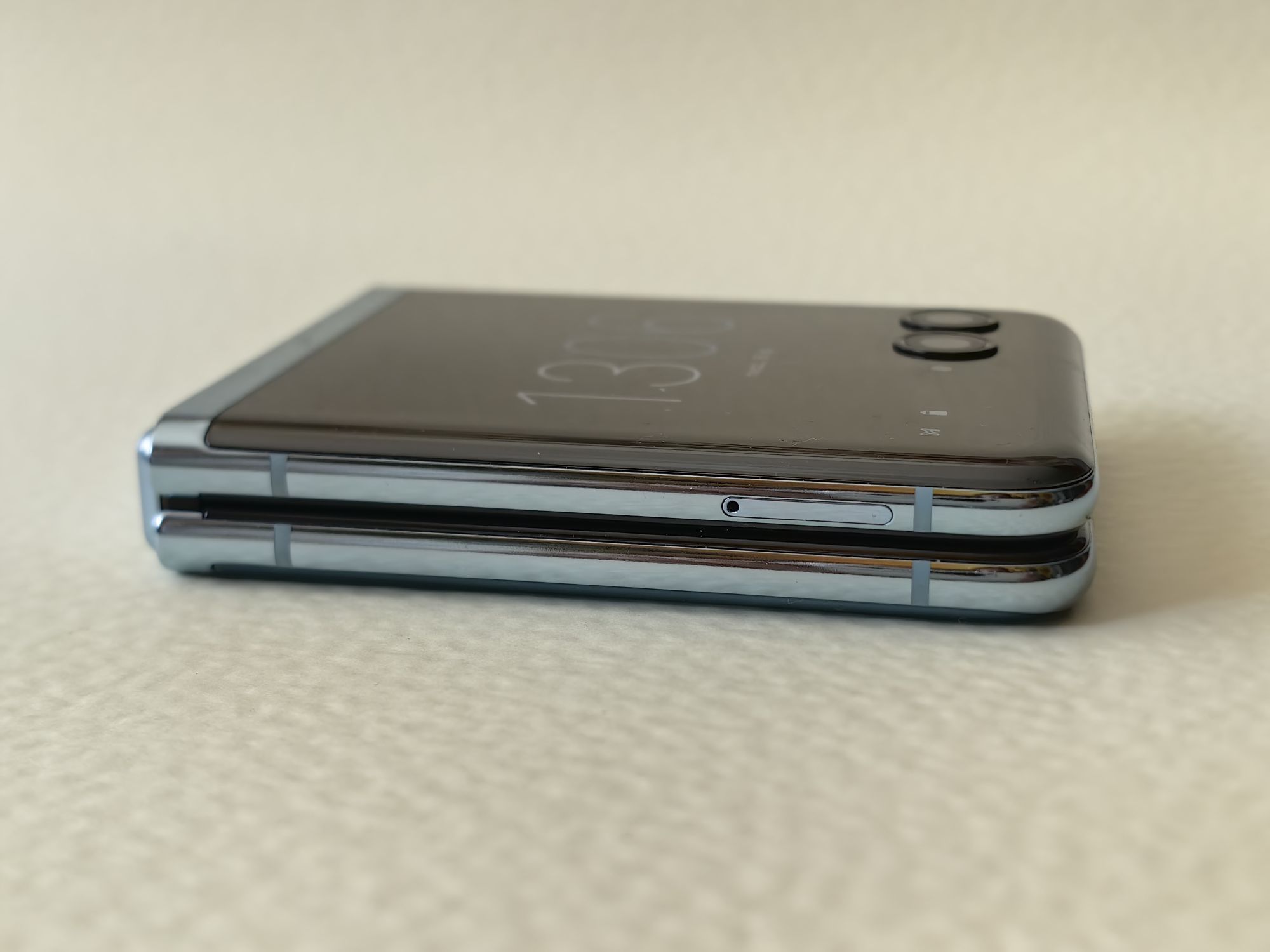 Motorola razr 40 ultra   tel  056