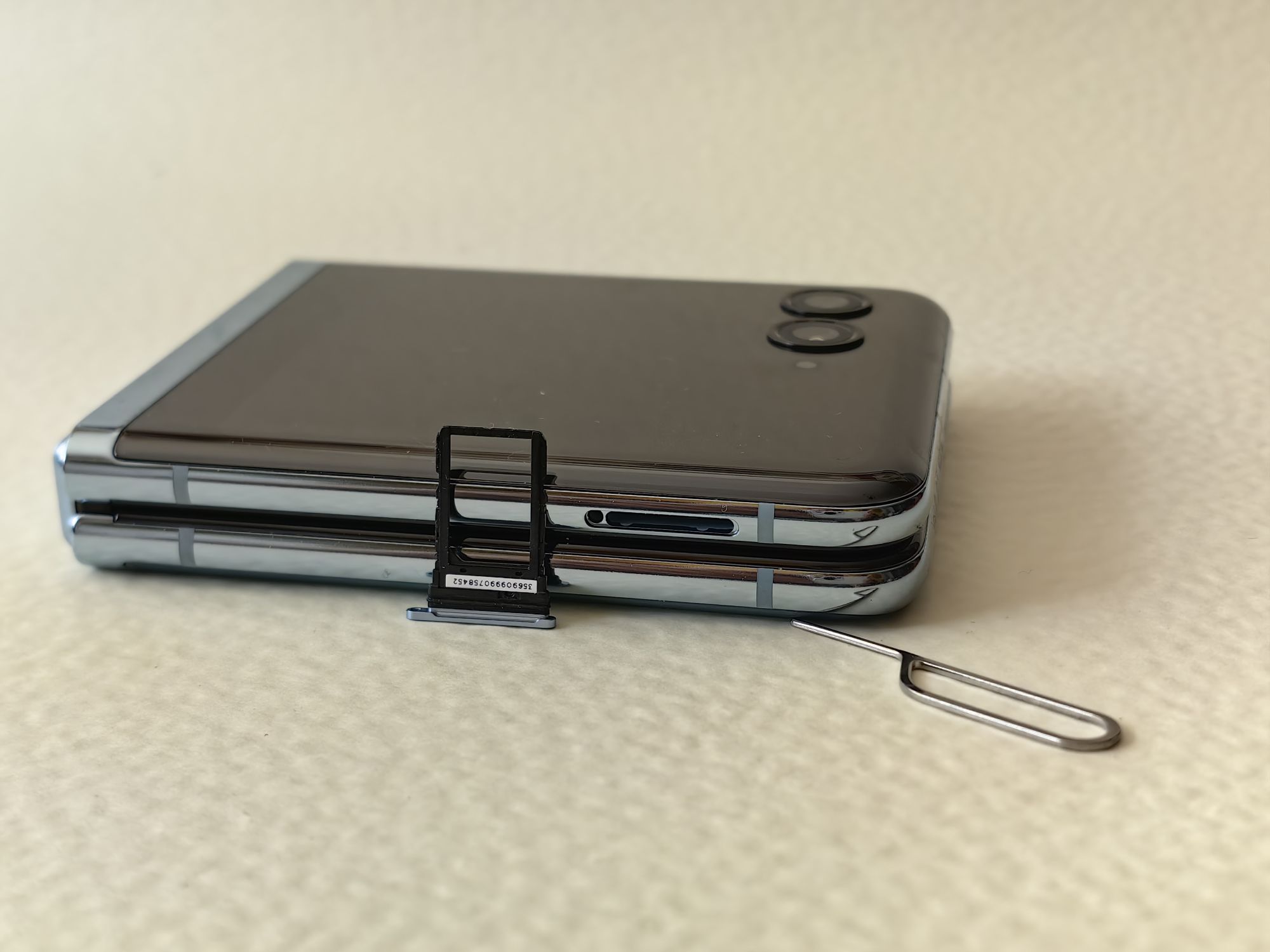 Motorola razr 40 ultra   tel  058